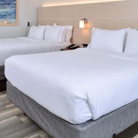 Holiday Inn & Suites Farmington Hills - Detroit Nw